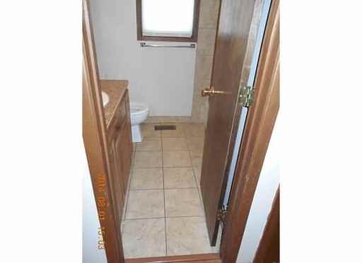 2713 28th St - Photo 3 of 7