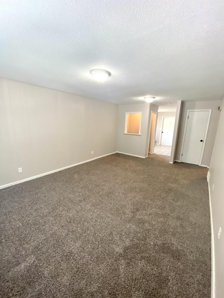 9204 E 54th St #4 - Photo 3 of 13