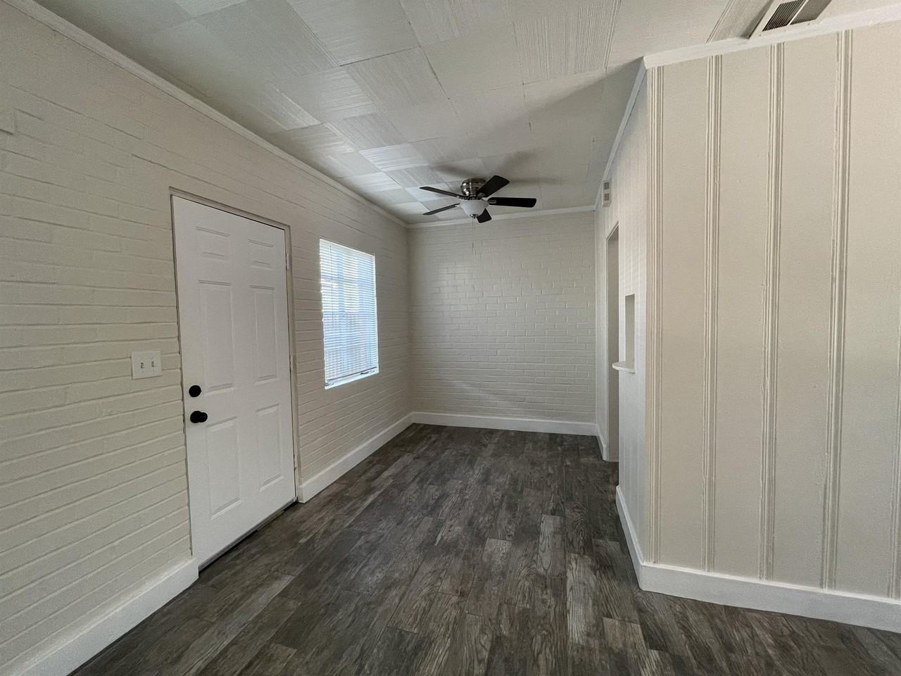 1315 E 9th St #1315 - Photo 5 of 20