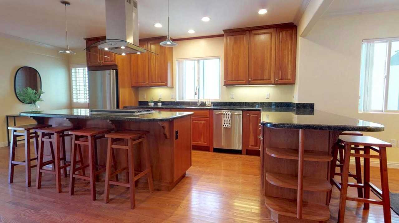 Elegant Mar Vista home with backyard terrace - Photo 7 of 21