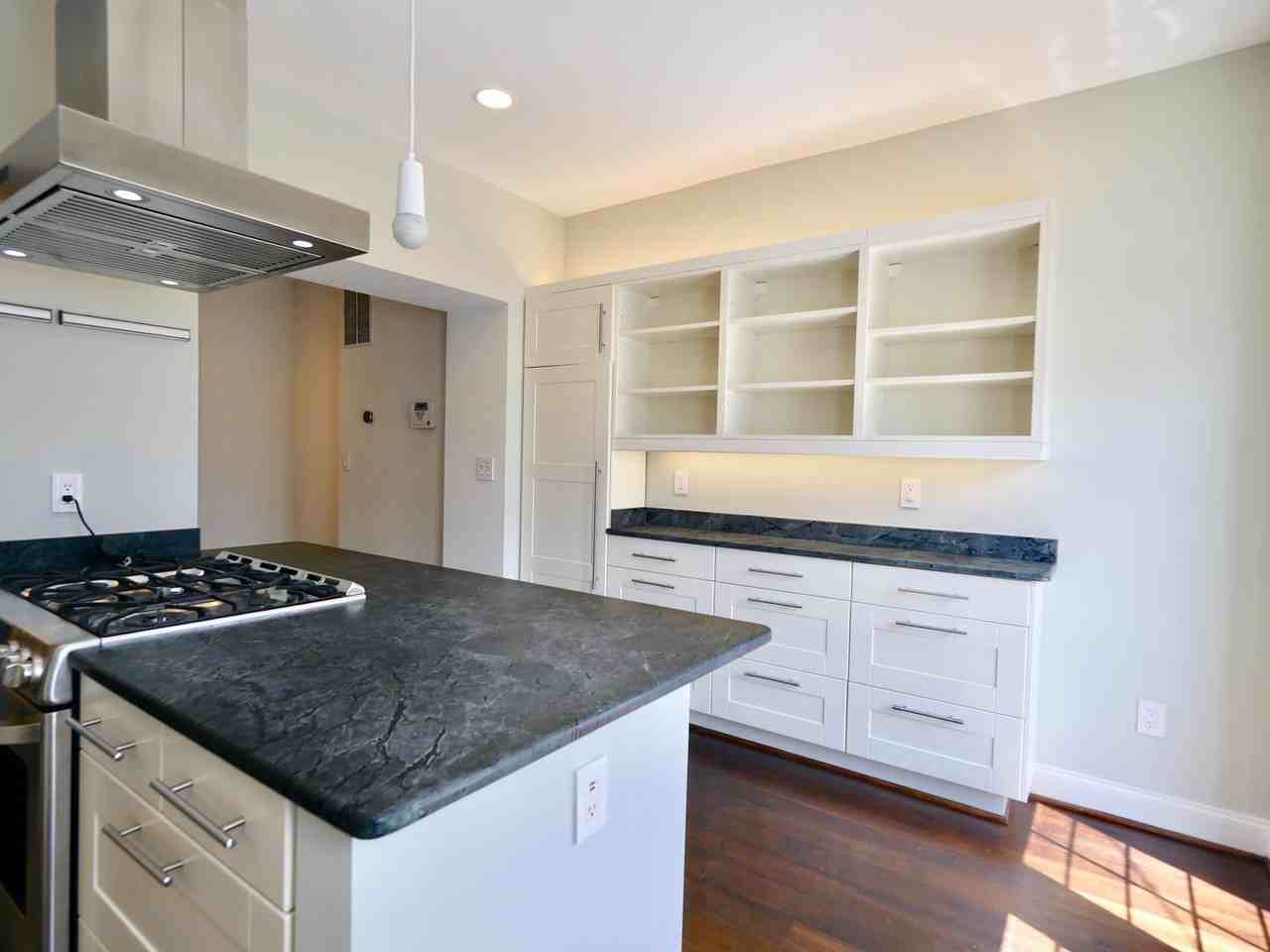 1149 Abbey Pl Ne - Photo 7 of 20