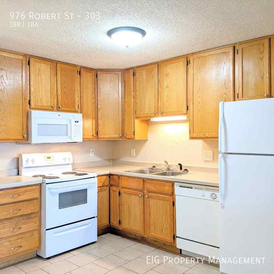 976 Robert St S #303