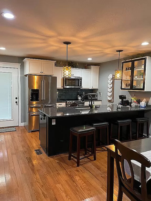 496 Watson St - Photo 3 of 18