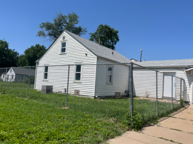 1926 E 24th St N - Photo 2 of 24