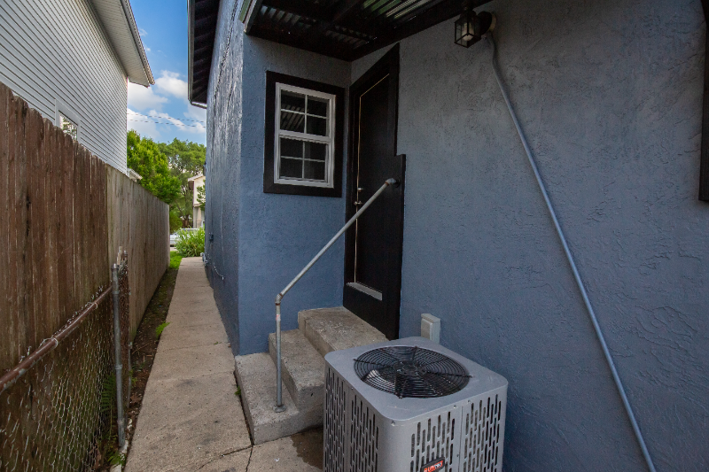 676 Hanford St - Photo 3 of 23