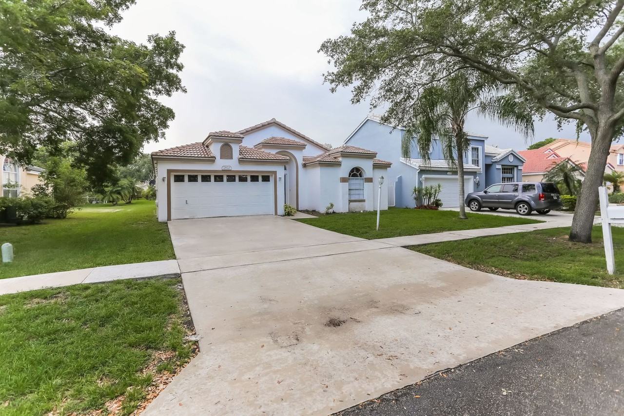 2820 Bogota Ave - Photo 2 of 21