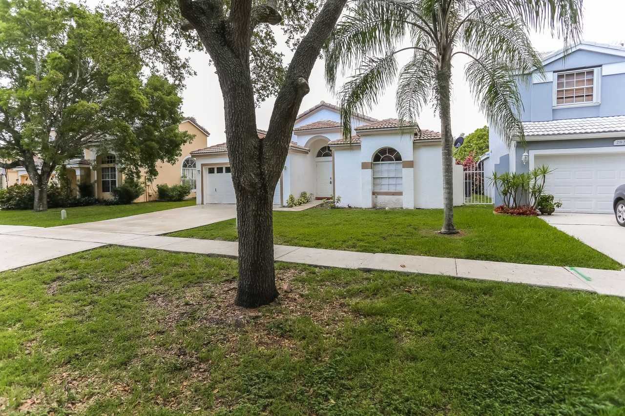 2820 Bogota Ave - Photo 3 of 21