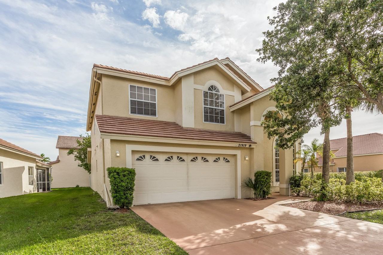 21919 Philmont Ct - Photo 3 of 21