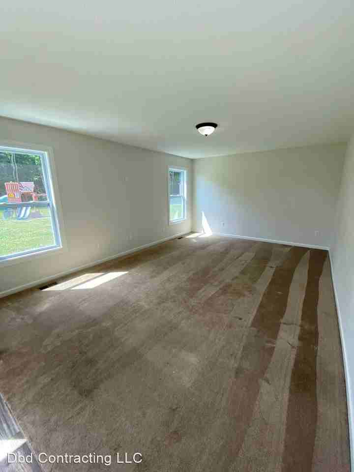 2239 Rittenhouse Pl - Photo 2 of 12