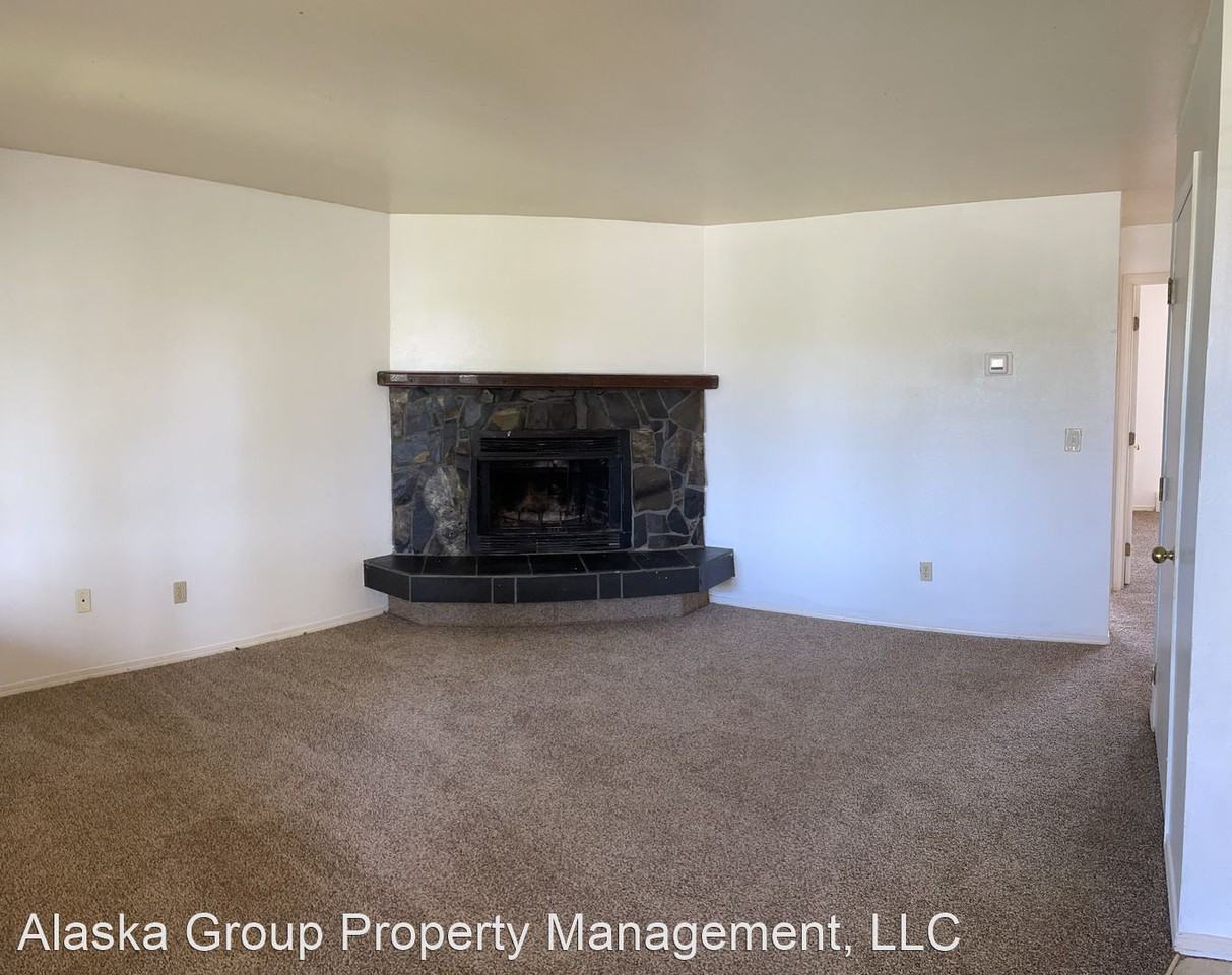 432 N Flower - Photo 2 of 9