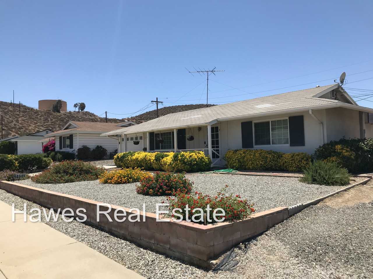 27271 Wentworth Dr - Photo 2 of 22