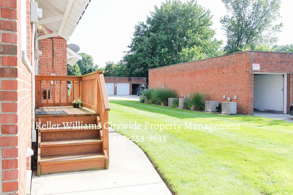 2662 Wooster Rd - Photo 3 of 18