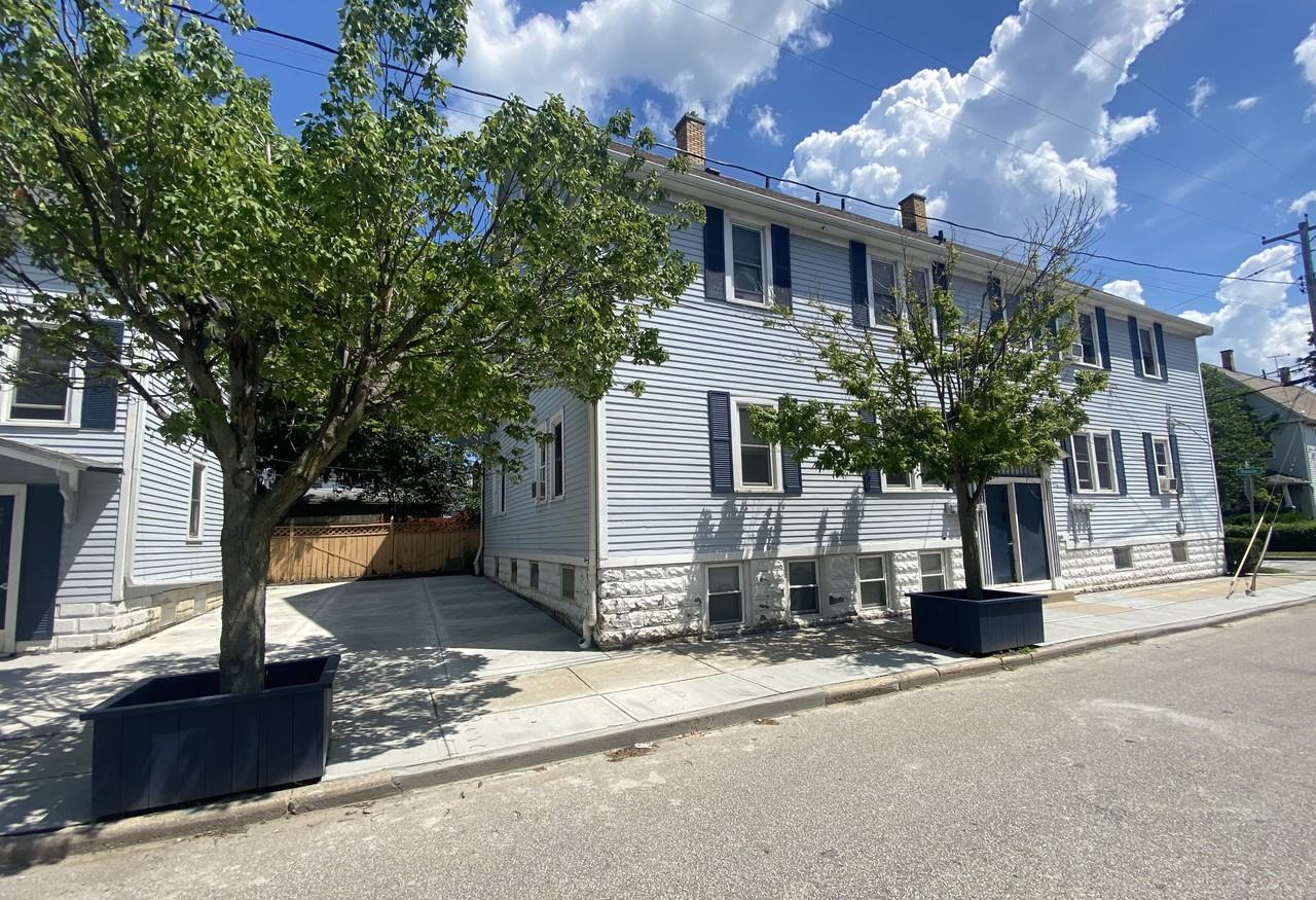 2040 Robin St - Photo 2 of 2