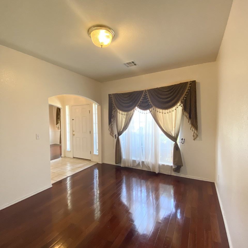 19609 E 39th St S - Photo 3 of 13