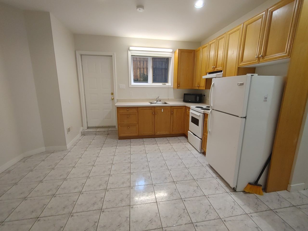 81 Shelborne Ave #647 - Photo 2 of 9