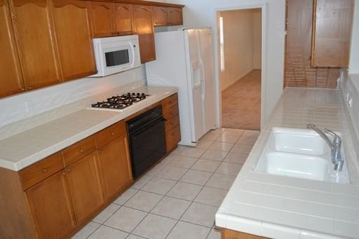 5208 Big River Ave - Photo 2 of 32