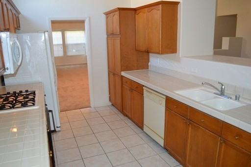 5208 Big River Ave - Photo 3 of 32