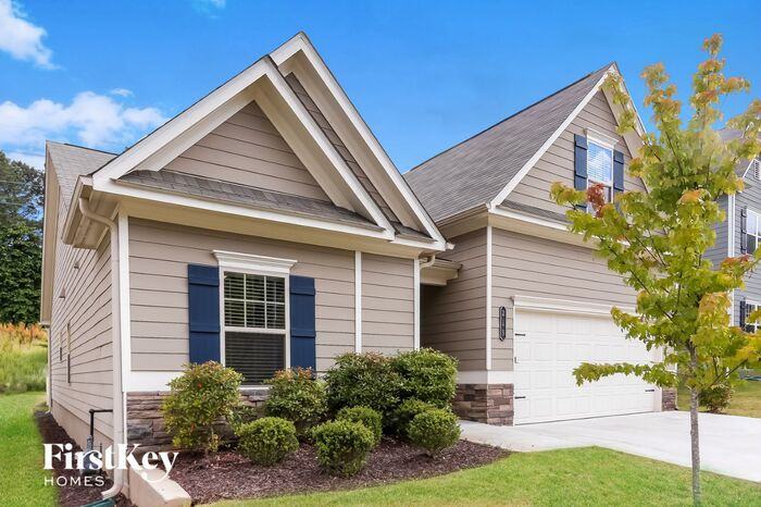 215 Woodford Dr - Photo 2 of 15