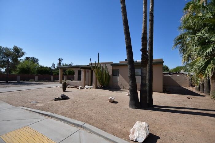 645 W Ingram St - Photo 2 of 22