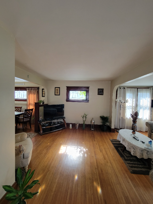 541 Highgate Ave - Photo 3 of 9