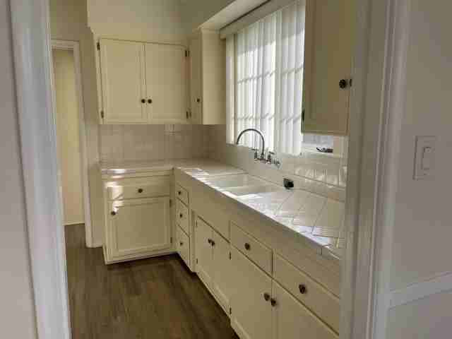 1966-1970 Beverly Glen Apts. - Photo 5 of 13