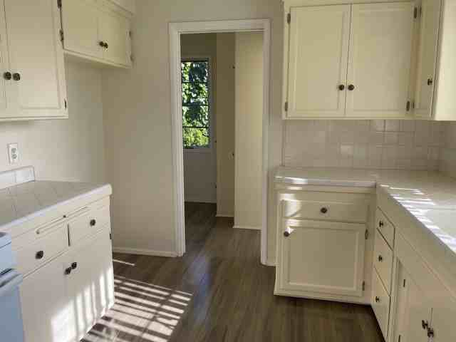 1966-1970 Beverly Glen Apts. - Photo 6 of 13