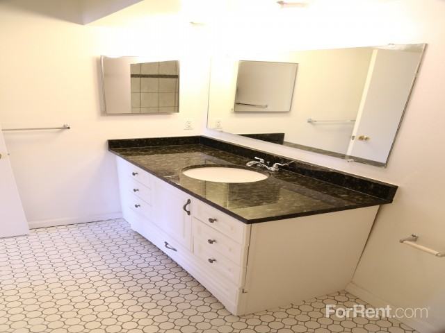 Hines Park Place - Photo 3 of 28