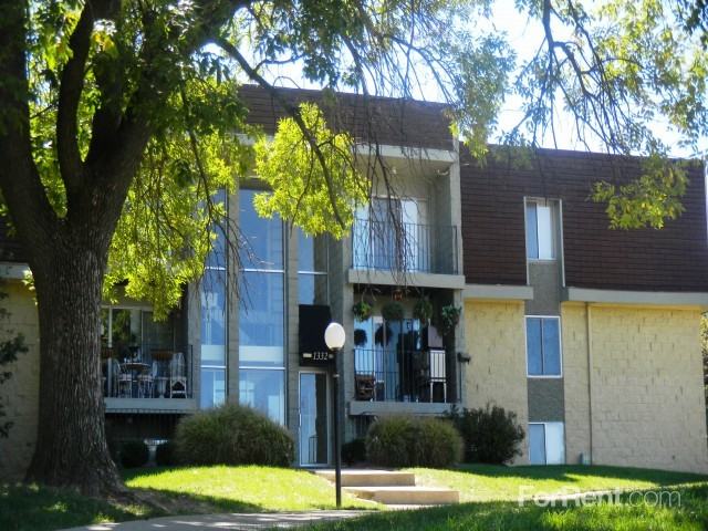 Carrollton Pointe Apartments - Photo 2 of 19