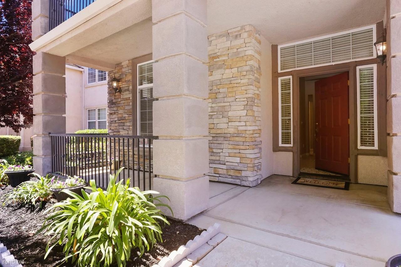 10231 Reflection Ln - Photo 3 of 35