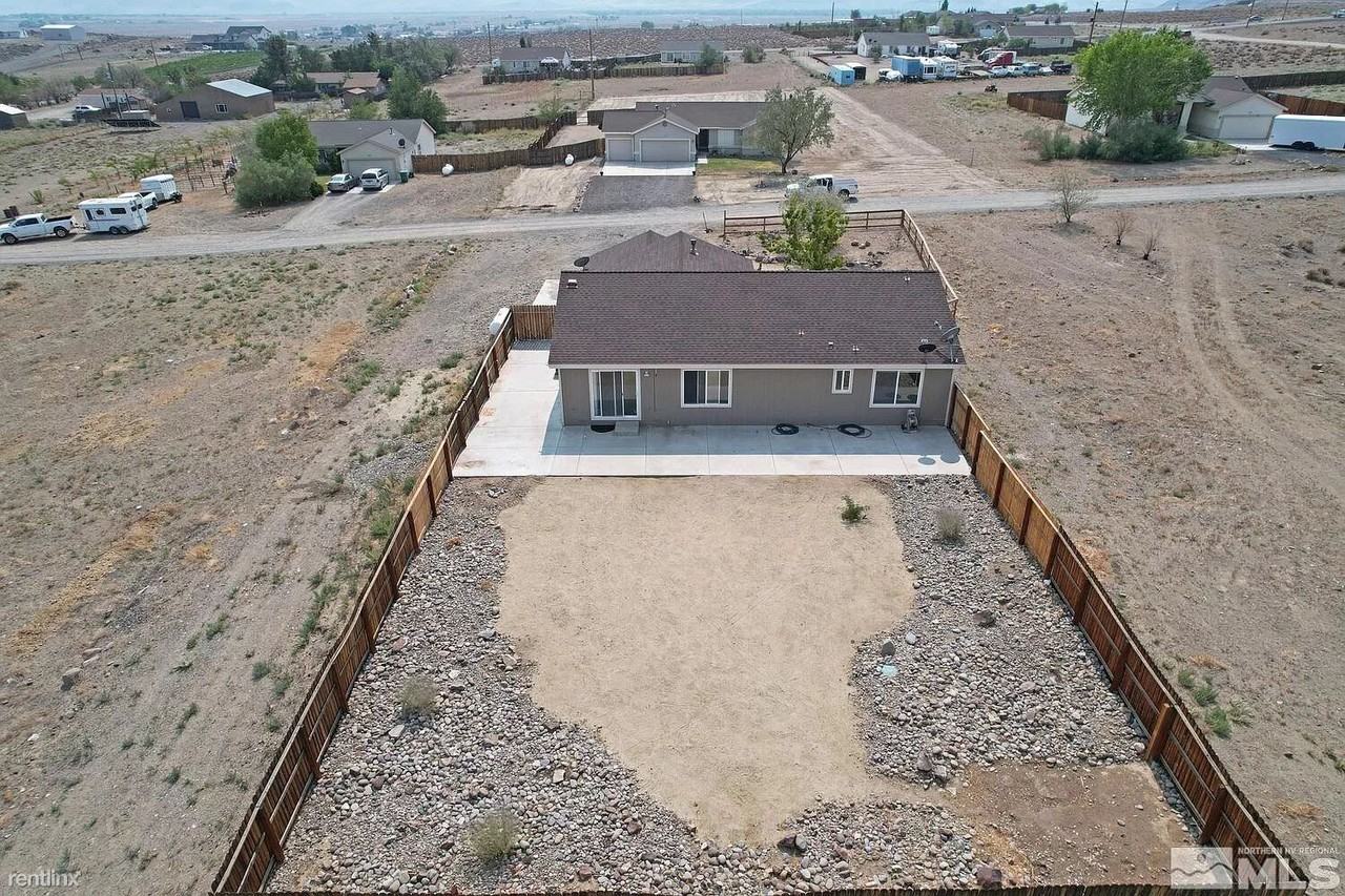 1410 Cooney Dr - Photo 2 of 6