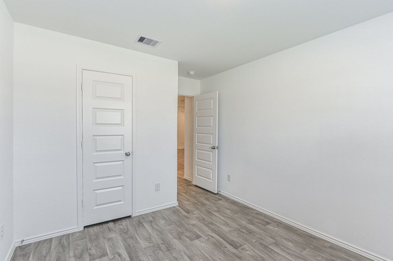 29203 Panamera Pl - Photo 3 of 10