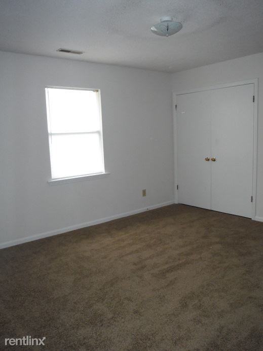 3200 Summer Pl - Photo 3 of 8