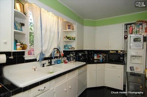 4047 Rosewood Dr - Photo 3 of 13