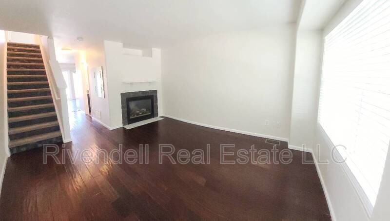 2044 Oakcrest Cir - Photo 3 of 10