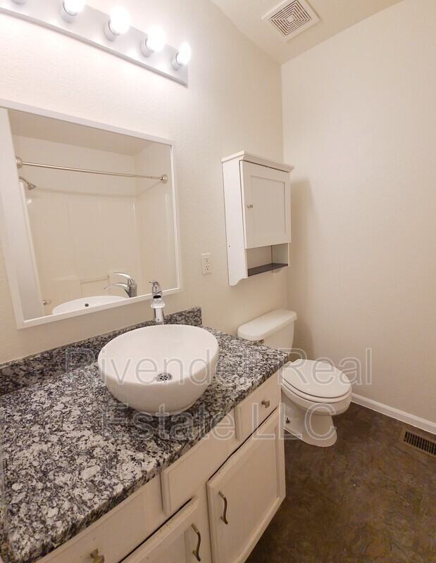 2044 Oakcrest Cir - Photo 5 of 10