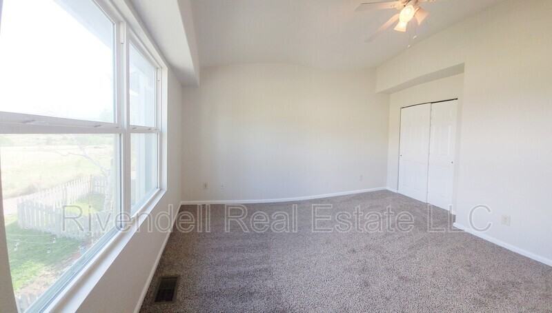 2044 Oakcrest Cir - Photo 6 of 10