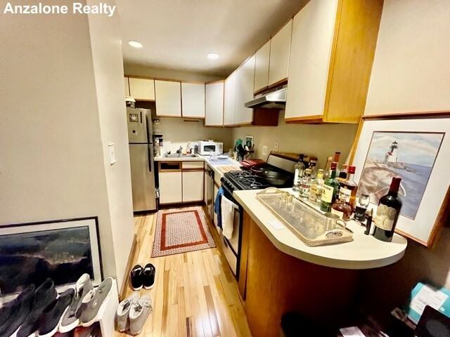 1 Webster Pl #2 - Photo 4 of 11