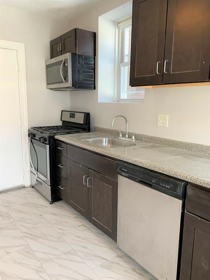 146 Chiswick Rd #3 - Photo 5 of 25