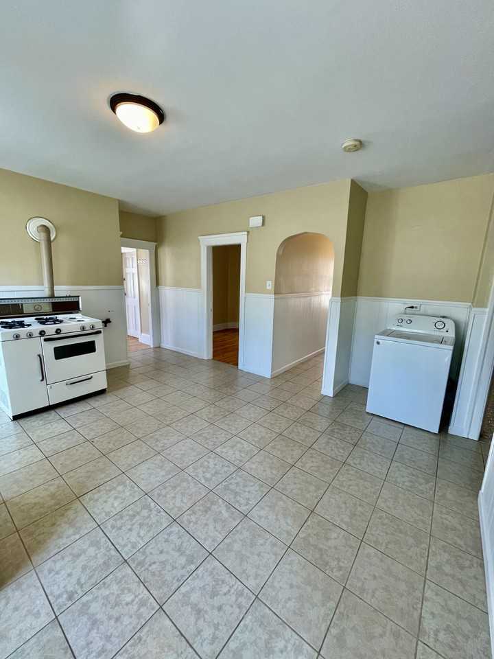 Prentice St #3 - Photo 2 of 6