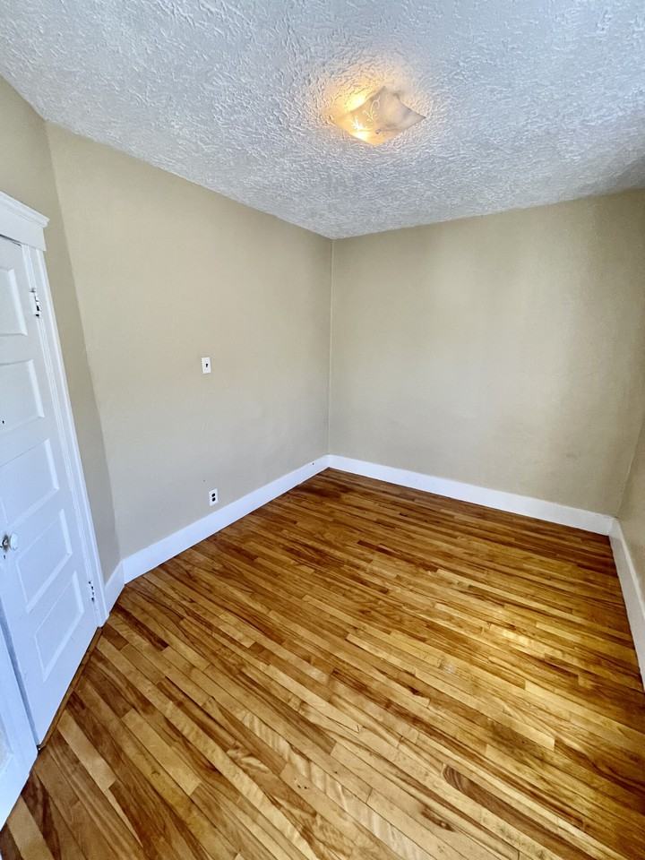 Prentice St #3 - Photo 5 of 6