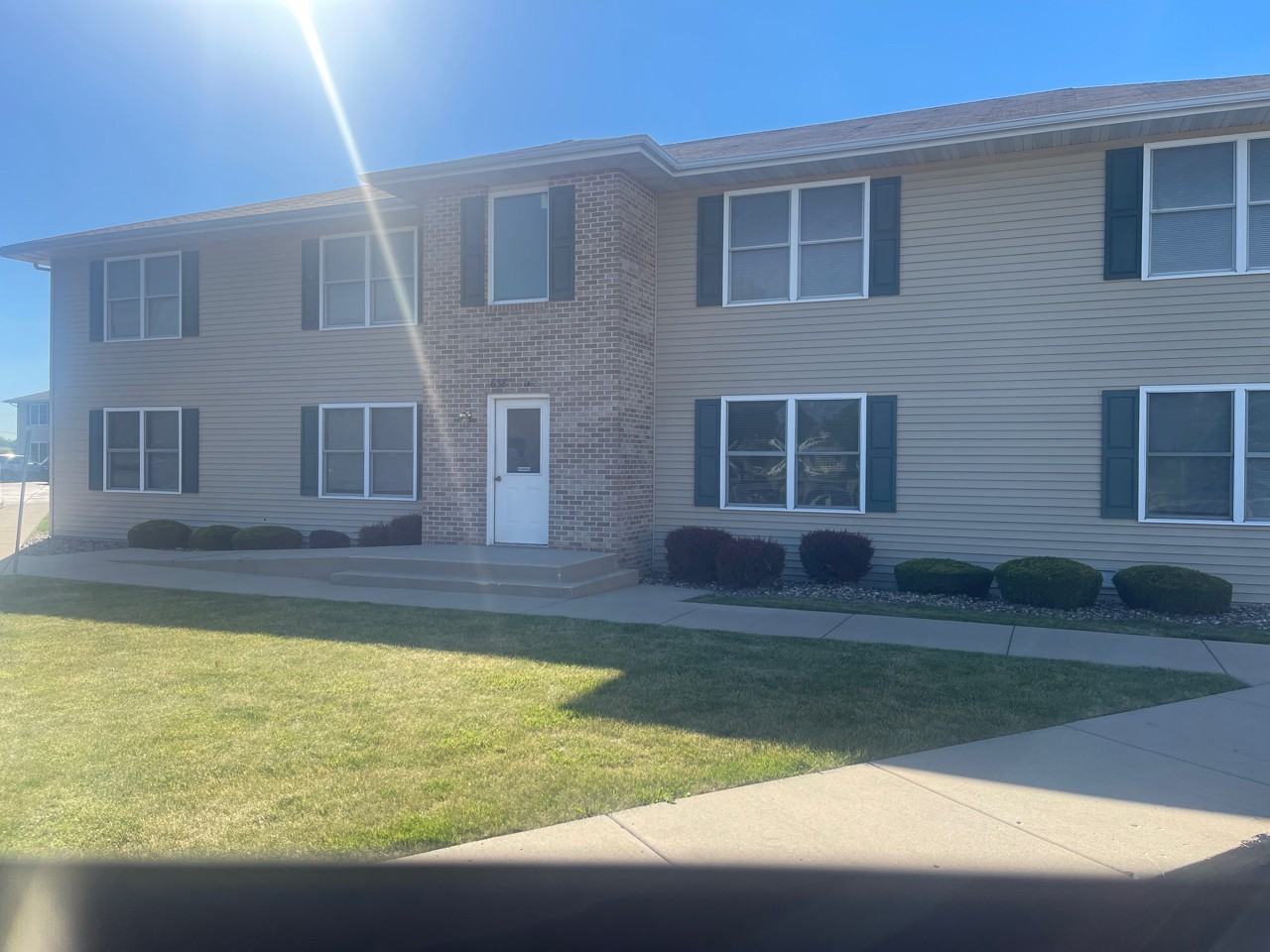 638 Circle Dr - Photo 2 of 3