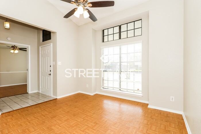 1703 Holly Spring Ct - Photo 3 of 17