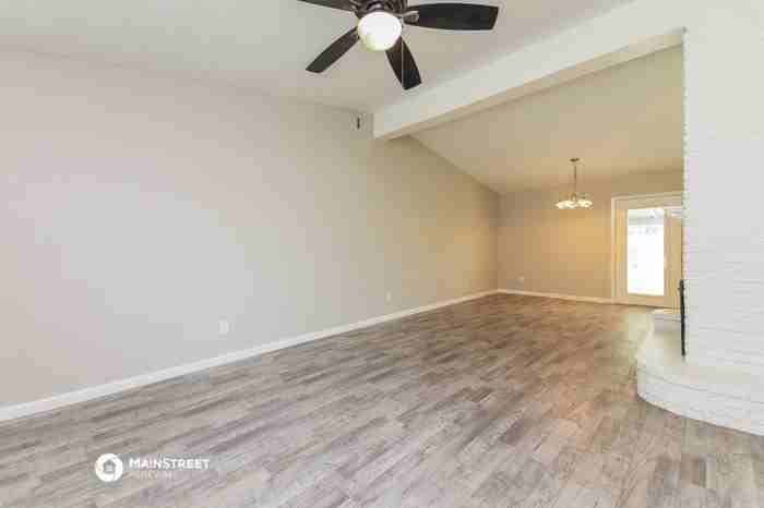 706 Pinehurst Dr - Photo 3 of 16