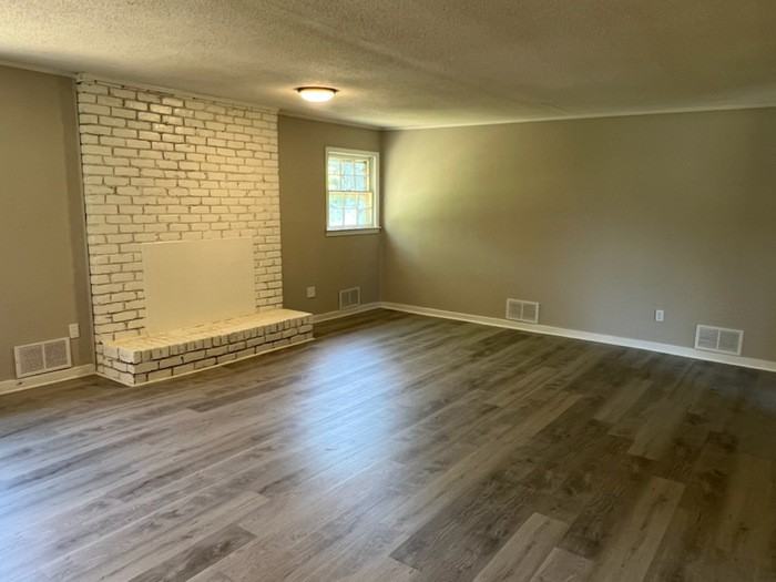 110 Lakeland Dr - Photo 2 of 5