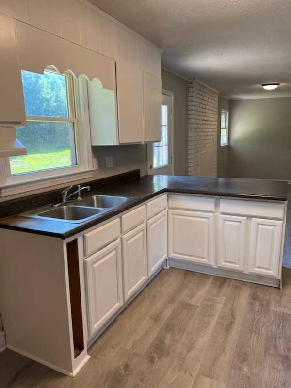 110 Lakeland Dr - Photo 3 of 5