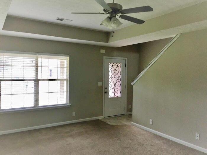 225 Fairwood Way - Photo 3 of 21