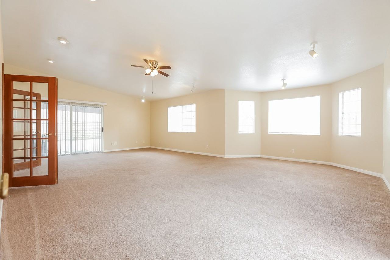 29338 Poppy Meadow St - Photo 2 of 11