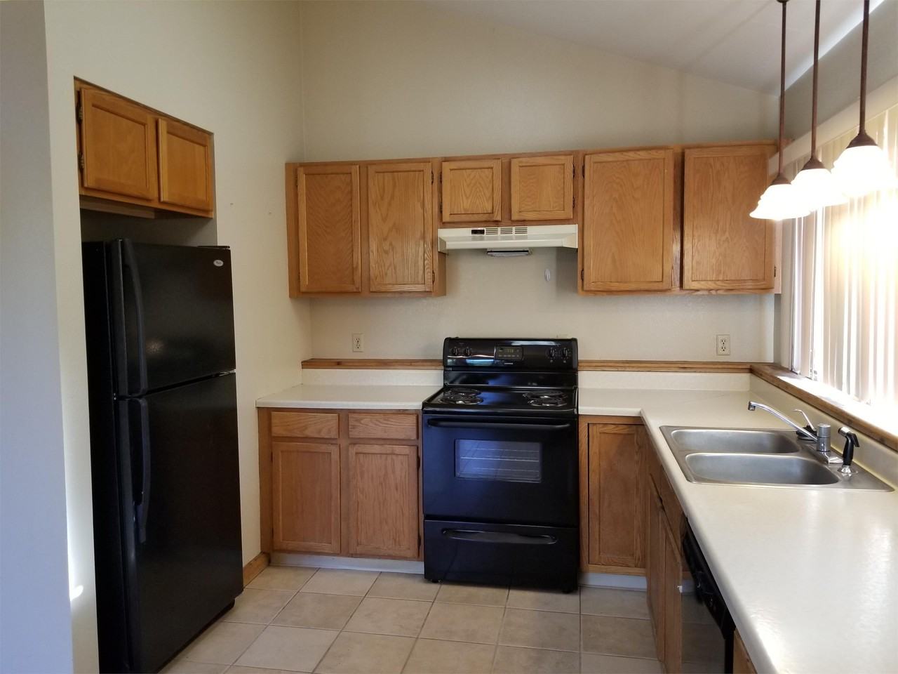 5 N Yellowstone Ave #1 - Photo 3 of 14