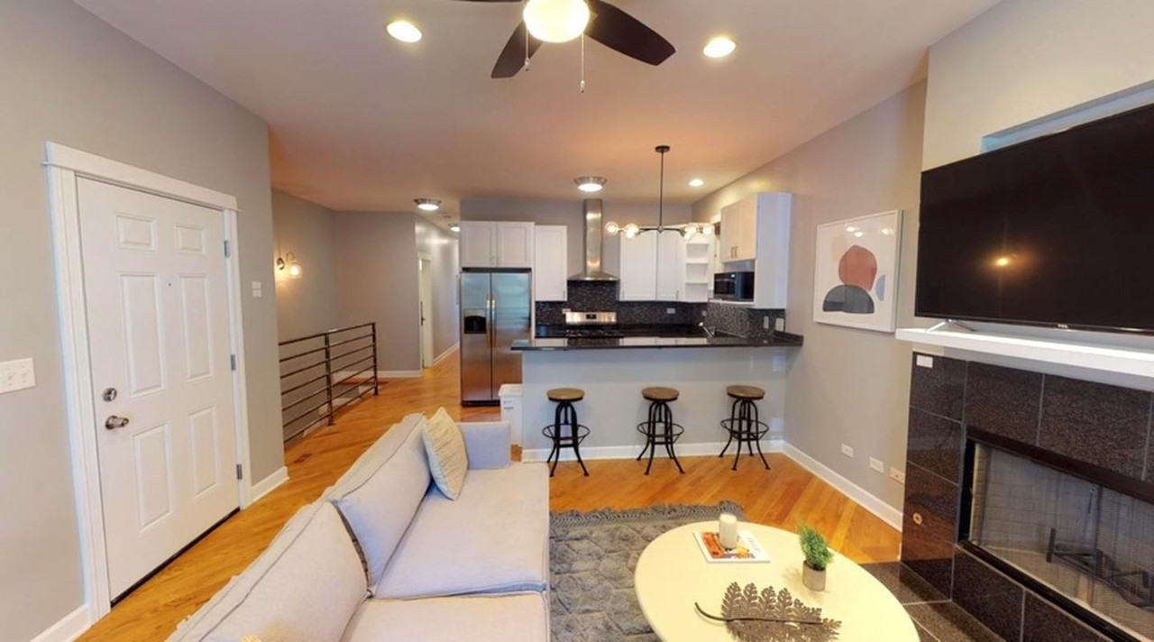 Delightful Logan Square home with incredible views - Photo 4 of 17