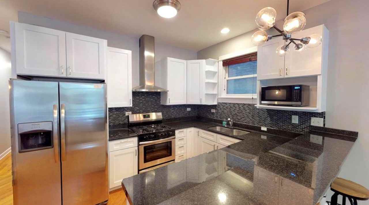 Delightful Logan Square home with incredible views - Photo 5 of 17